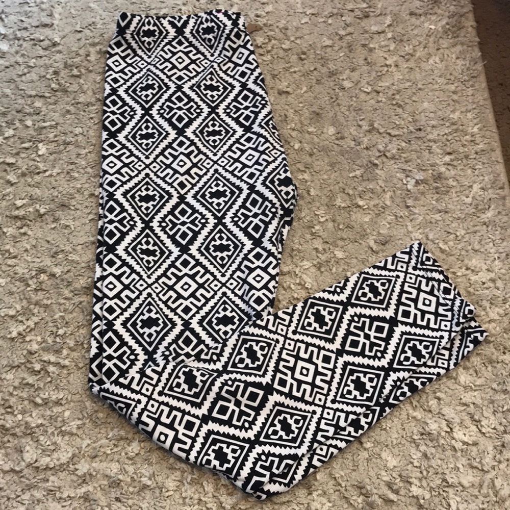Say What? SOFT! Black and white geometric Aztec tribal print leggings large